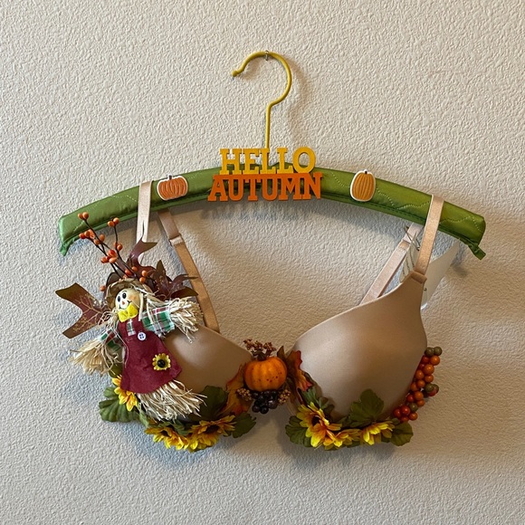Secret Treasures Festive Autumn Bra with Pumpkin Accents - Picture 1 of 5